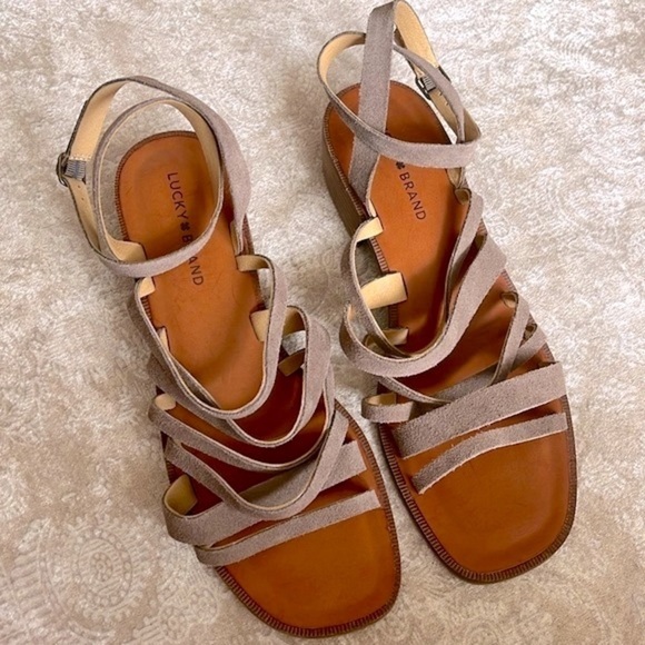 Brand New Lucky Brand Genuine Suede Chunky Low Heel Strappy Gladiator Sandals - Picture 4 of 16